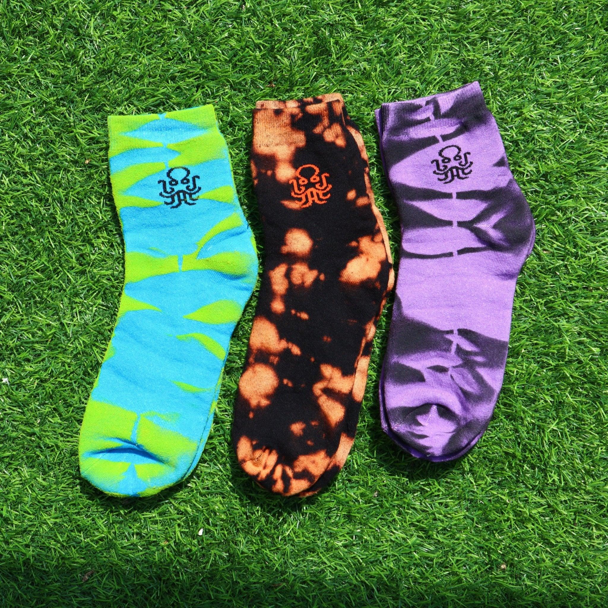 http://huedee.com/cdn/shop/products/ankle-length-tie-dye-unisex-socks-pair-of-3huedee-922406.jpg?v=1664734449